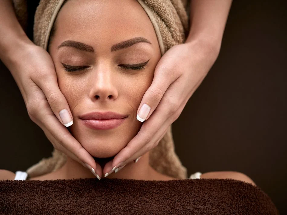 Quels-soins-du-visage-adopter-en-institut-de-beaute